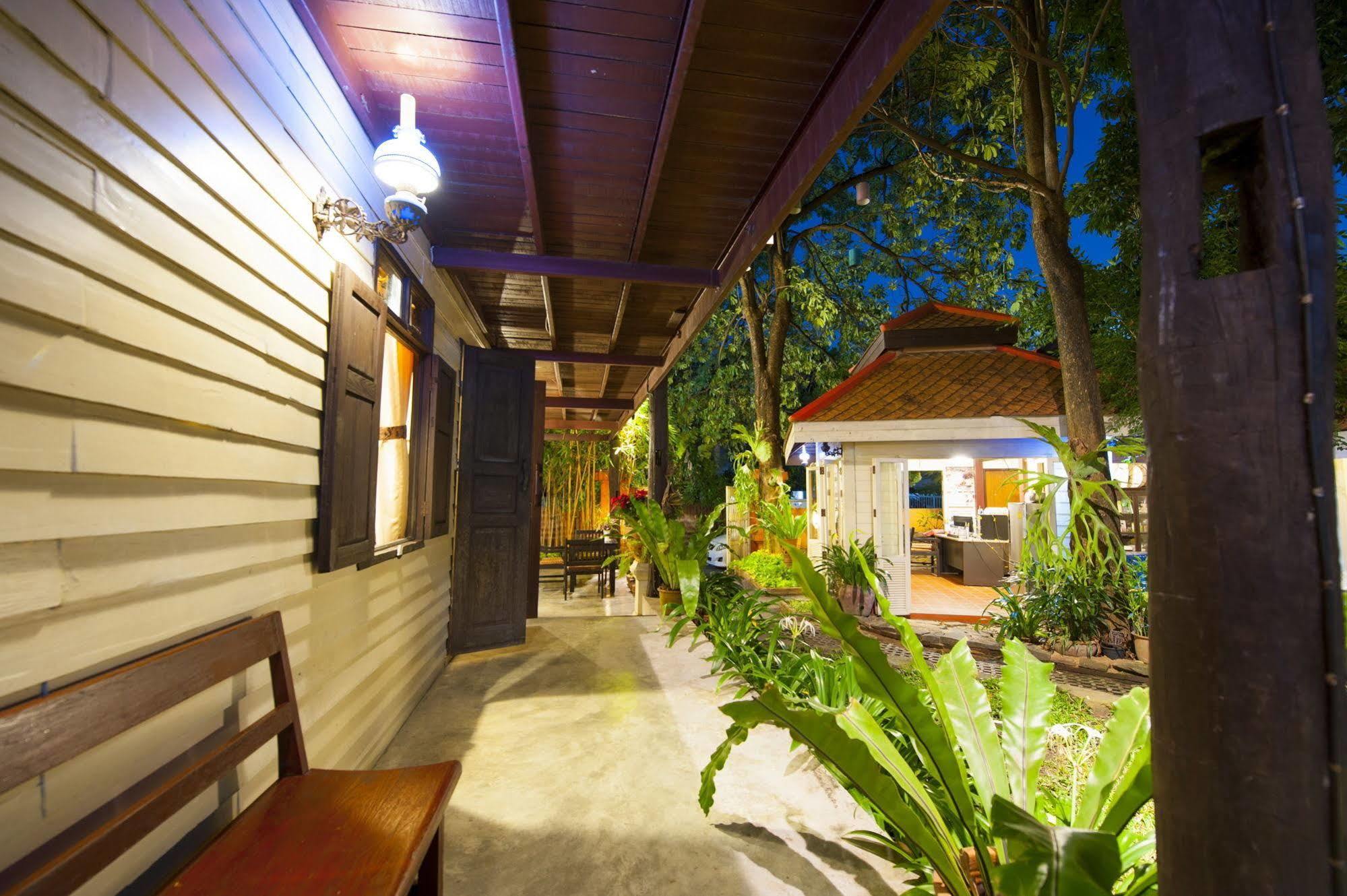 Smile House Boutique Hotel Chiang Mai Exterior photo