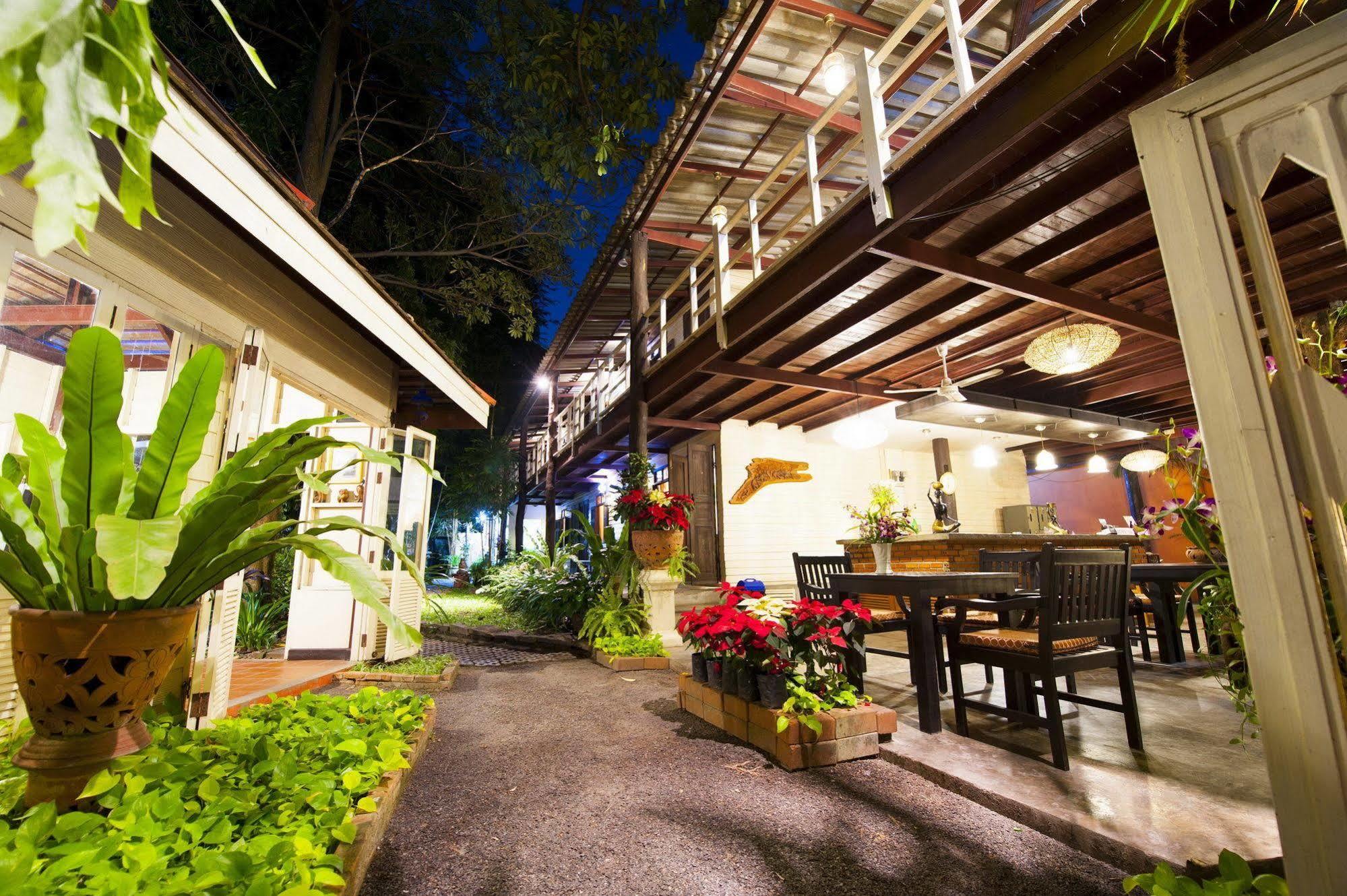 Smile House Boutique Hotel Chiang Mai Exterior photo