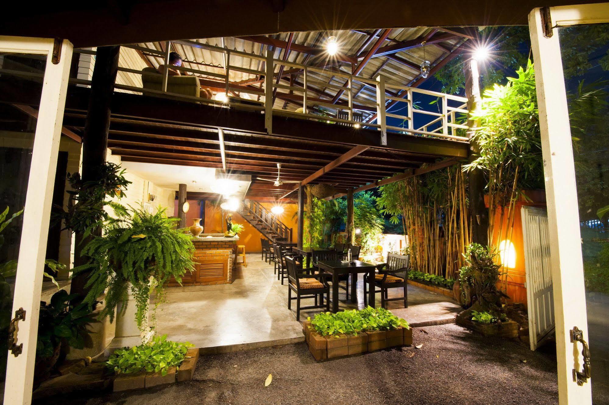 Smile House Boutique Hotel Chiang Mai Exterior photo