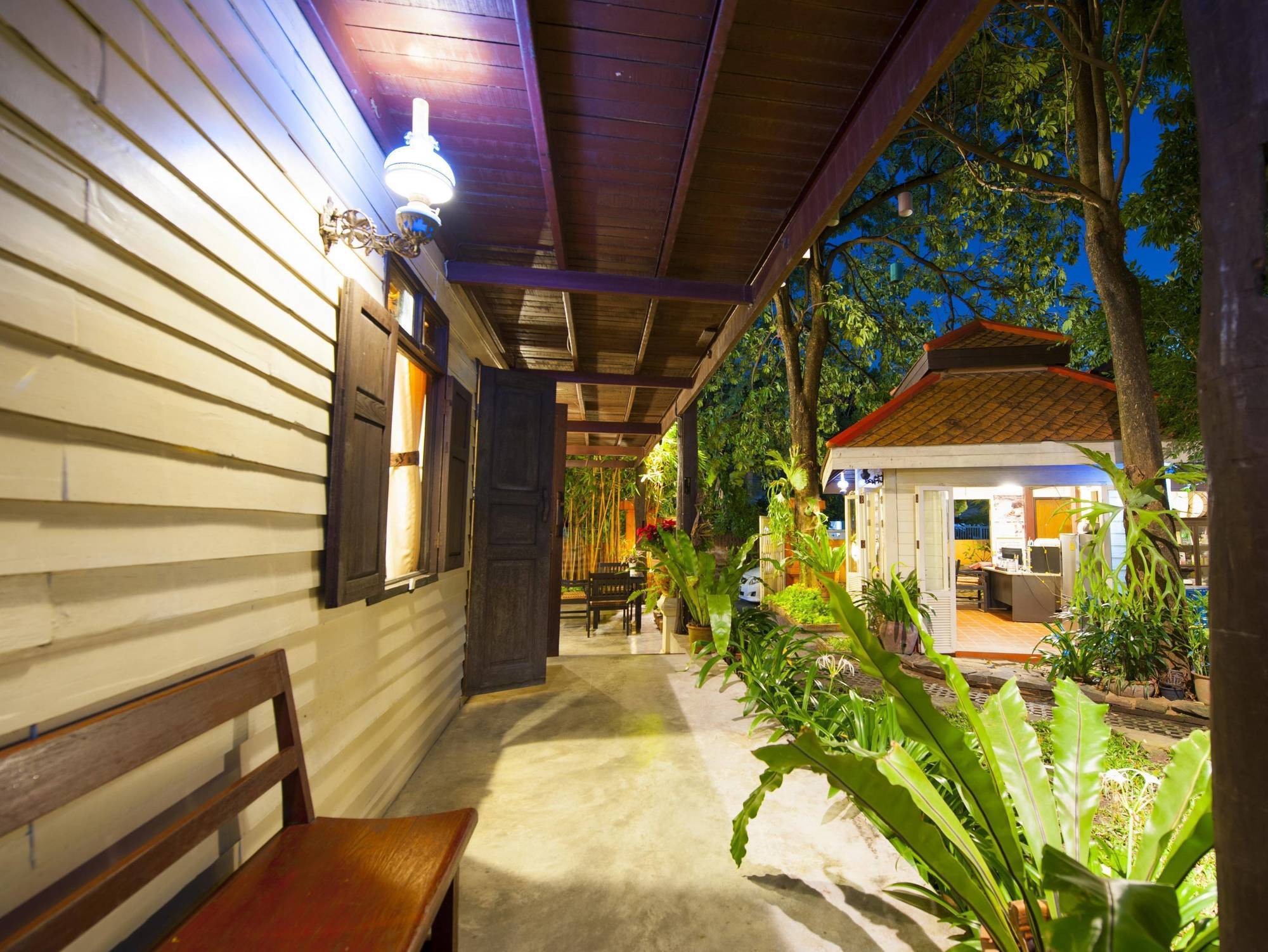 Smile House Boutique Hotel Chiang Mai Exterior photo